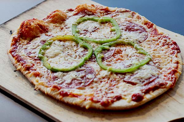 grote-pizza-salami-paprika